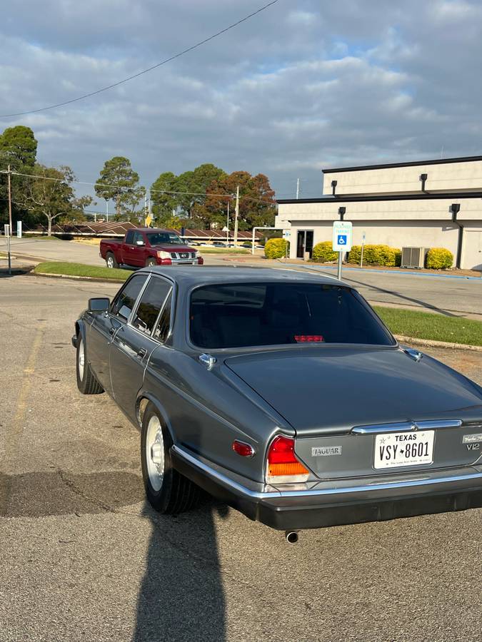 Jaguar-Vanden-plas-1989-392679-2