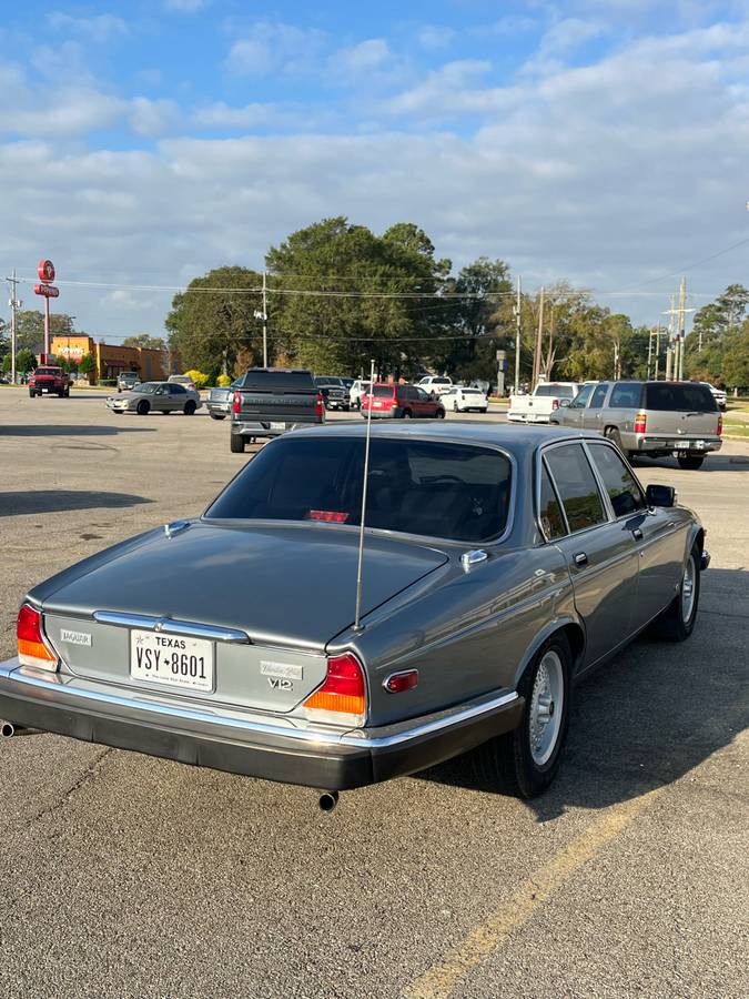 Jaguar-Vanden-plas-1989-392679-3