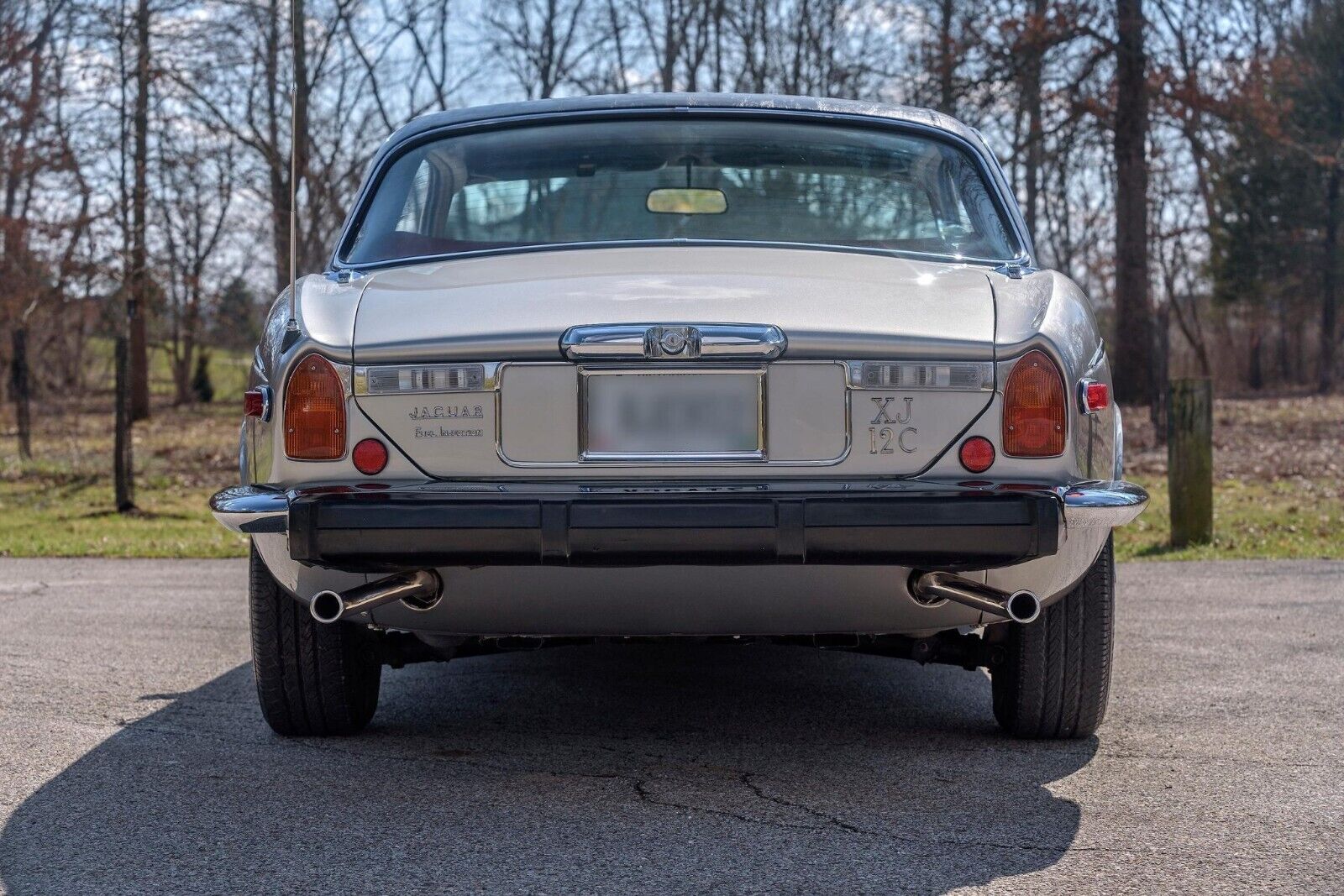 Jaguar-XJ12-Berline-1975-Silver-Red-118770-4