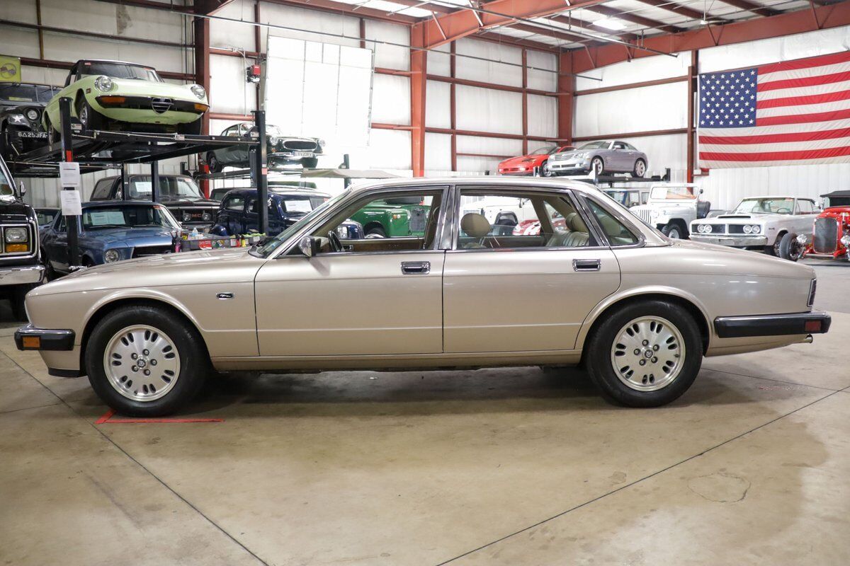 Jaguar-XJ6-Berline-1994-Oyster-Metallic-Tan-85585-2