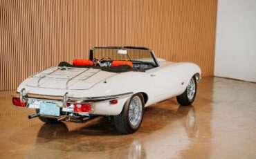 Jaguar-XK-1971-38