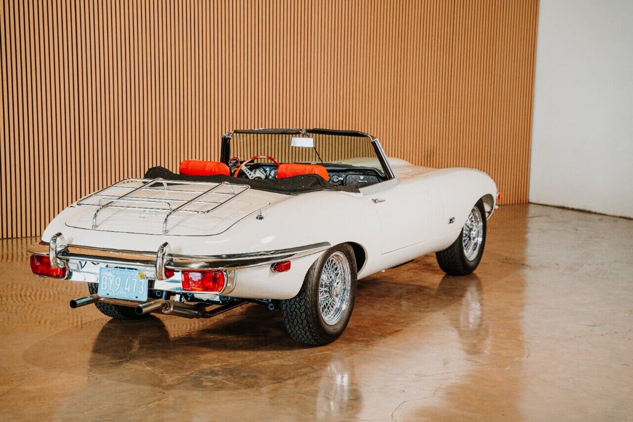 Jaguar-XK-1971-38