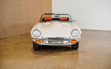 Jaguar-XK-1971-White-Red-87128-2