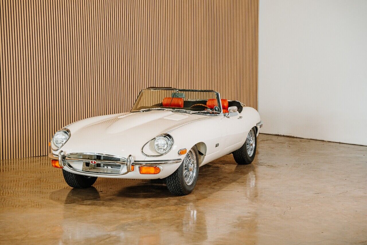 Jaguar-XK-1971-White-Red-87128-3