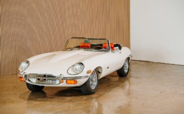 Jaguar-XK-1971-White-Red-87128-4