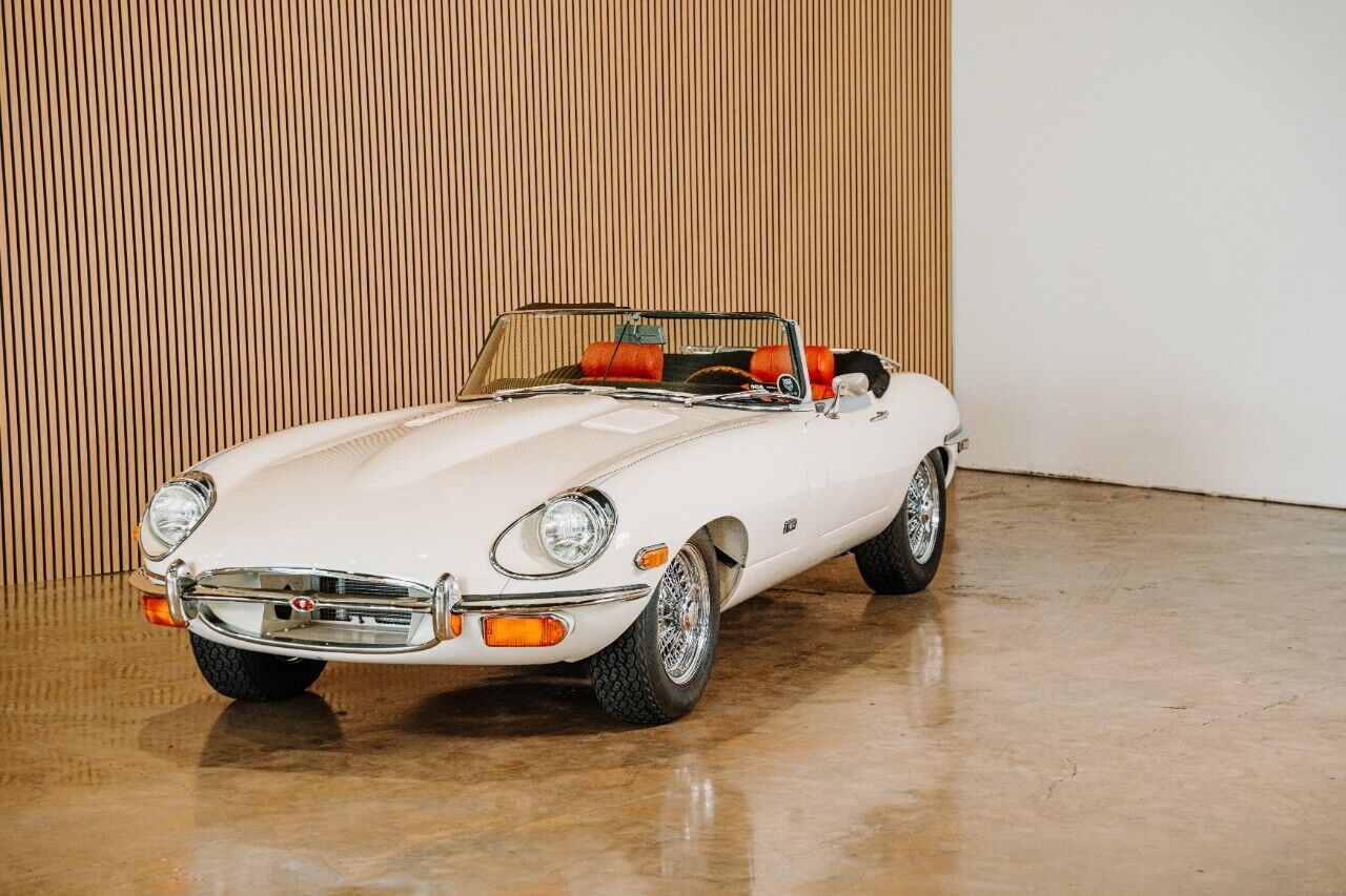 Jaguar-XK-1971-White-Red-87128-4