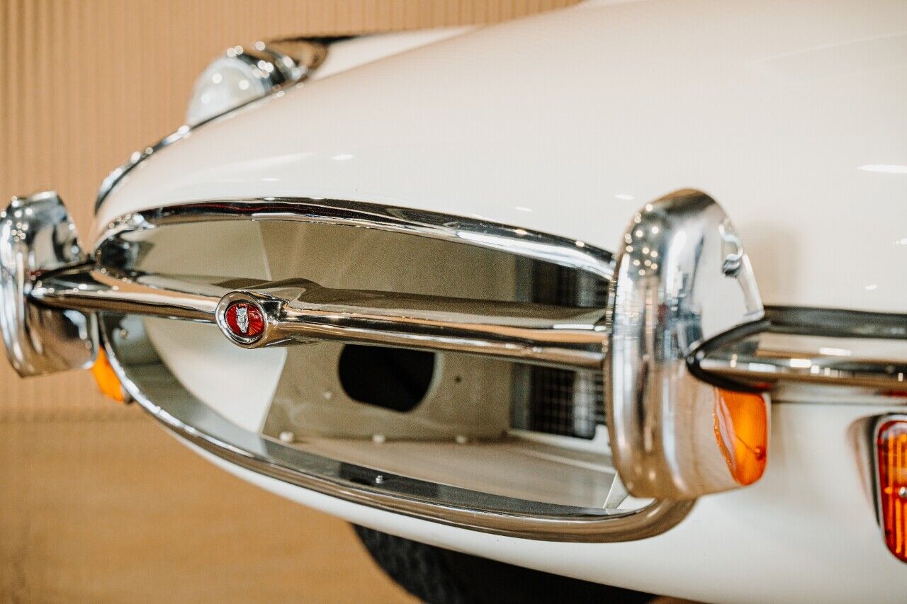 Jaguar-XK-1971-White-Red-87128-7