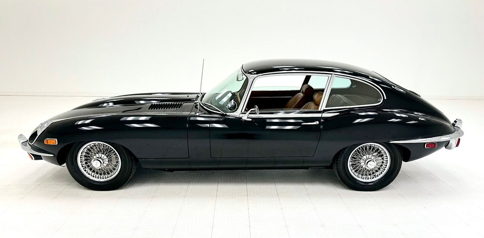 Jaguar-XK-Coupe-1969-Black-Cinnamon-98516-1