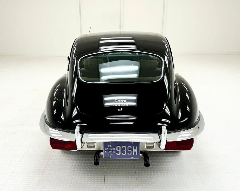 Jaguar-XK-Coupe-1969-Black-Cinnamon-98516-3