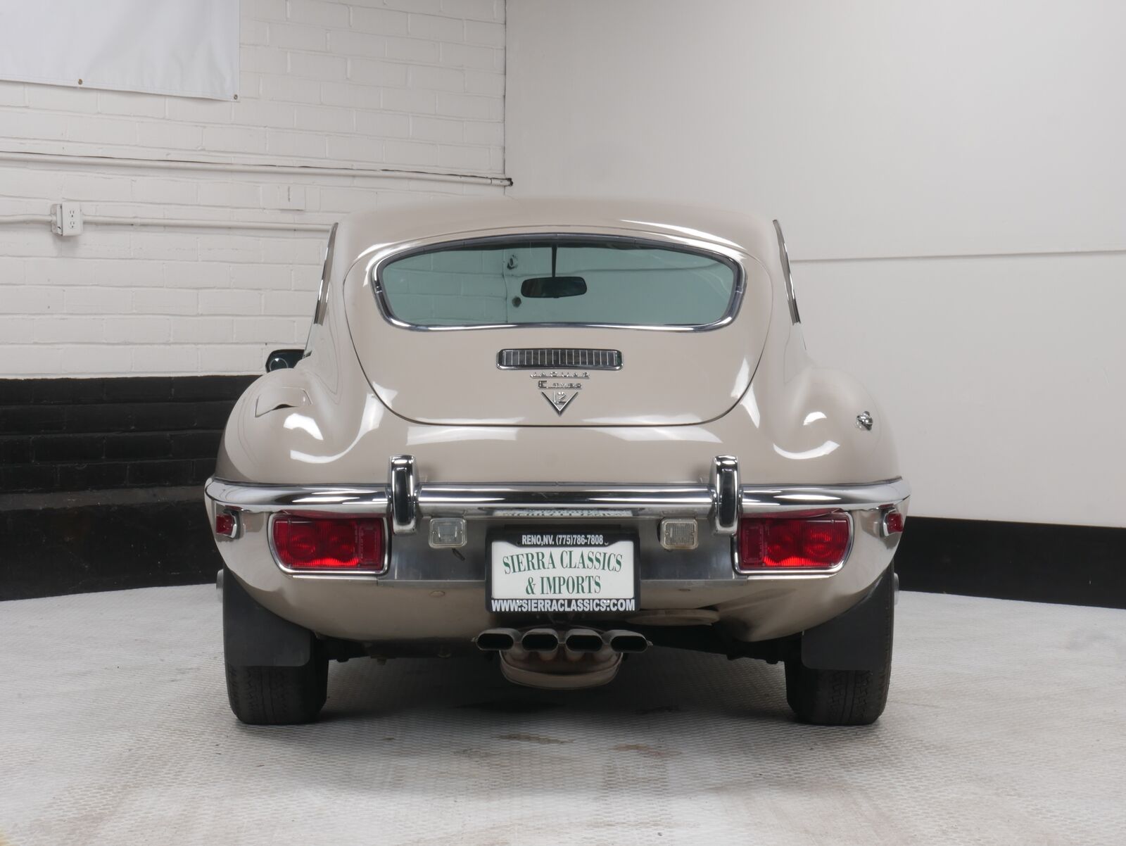 Jaguar-XK-Coupe-1972-Beige-Tan-113045-8