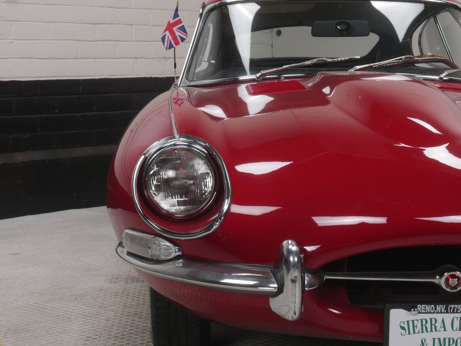 Jaguar-XK-E-Coupe-1968-Red-Black-59361-4