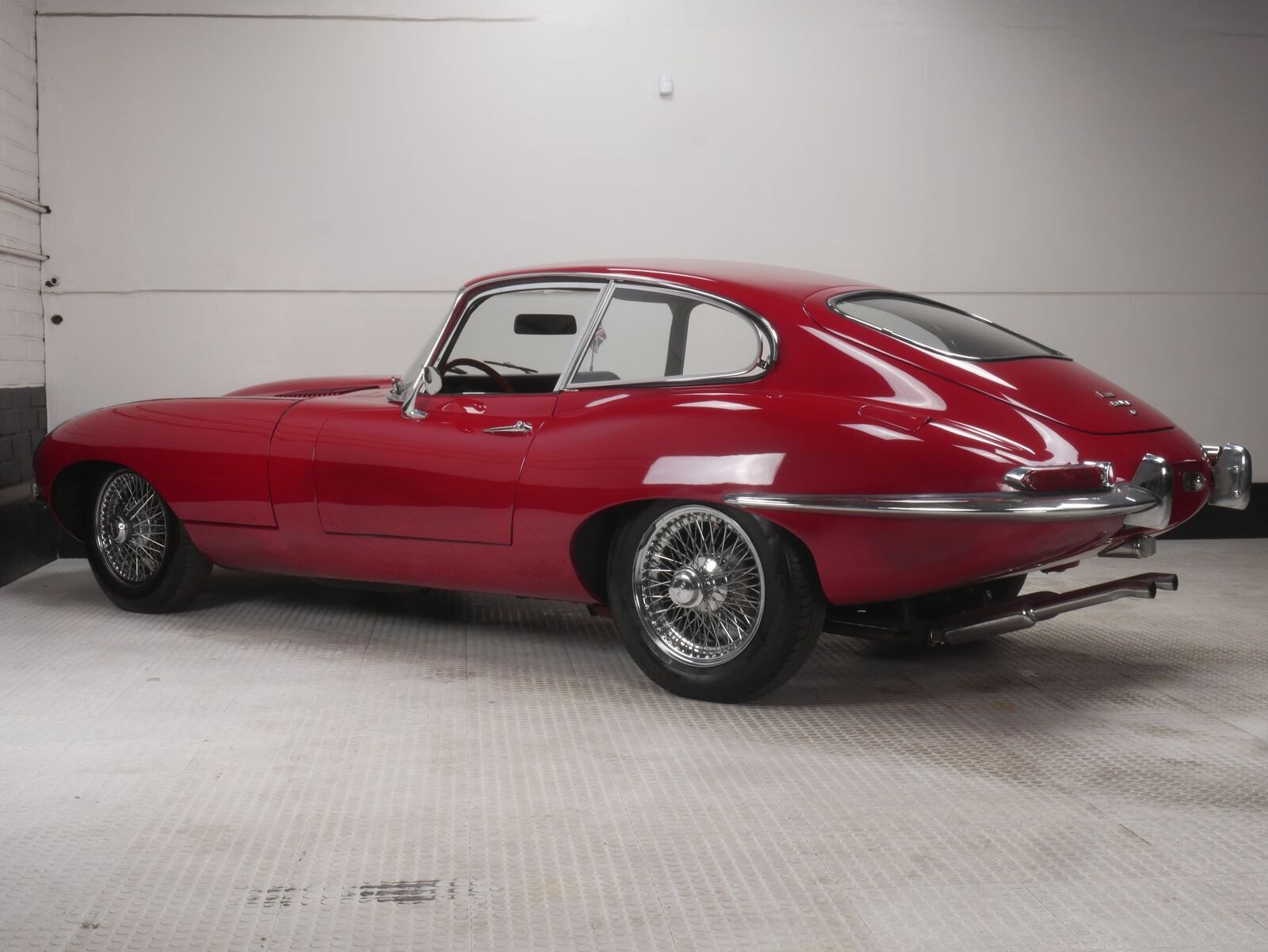 Jaguar-XK-E-Coupe-1968-Red-Black-59361-8