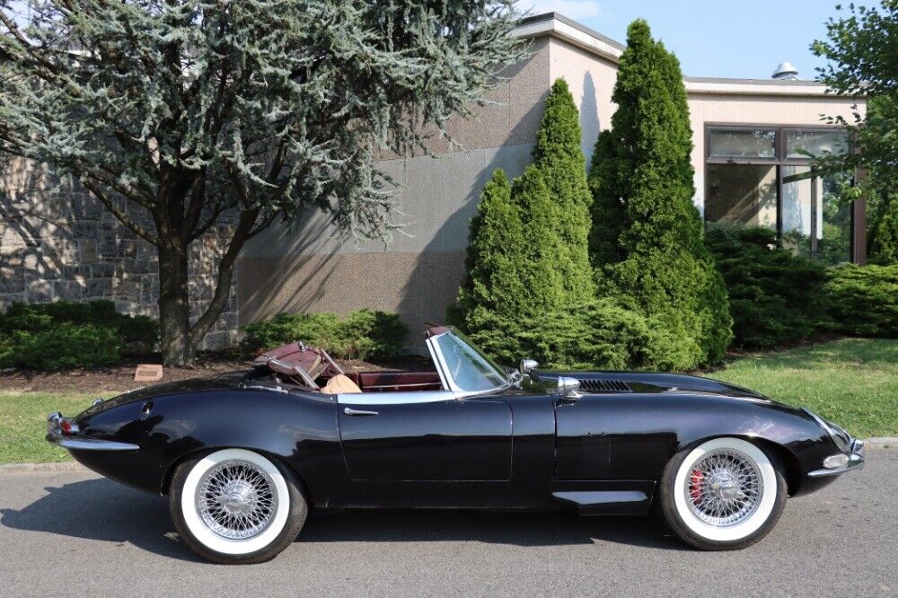 Jaguar-XKE-4.2-Roadster-1967-Black-Tan-0-2