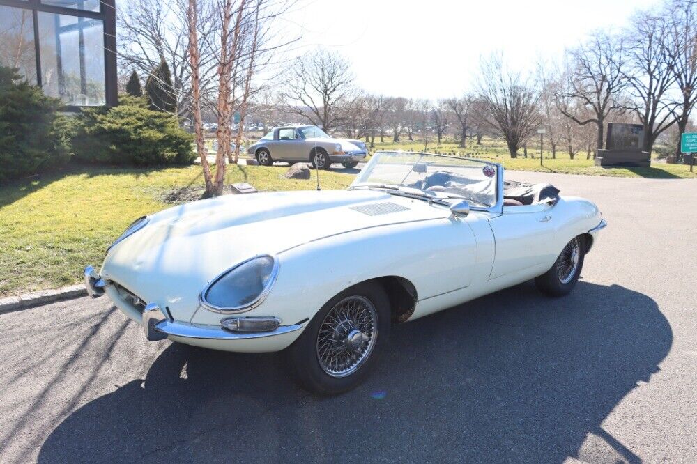 Jaguar-XKE-Series-I-1962-White-Red-0-1