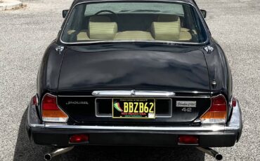 Jaguar-Xj6-1985-black-98693-7