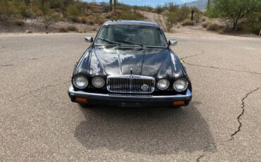 Jaguar-Xj6-vanden-plas-1984-black-83766-2