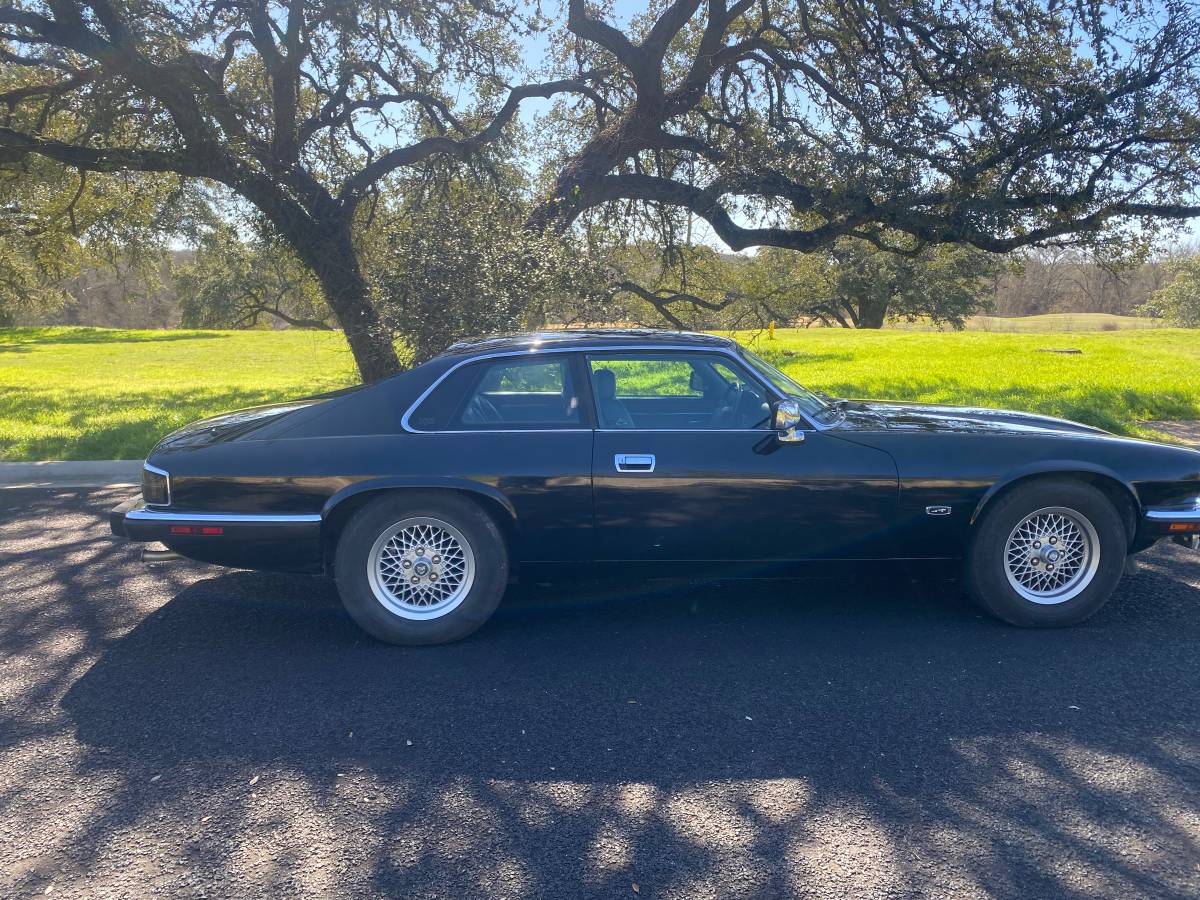 Jaguar-Xjs-coupe-1993-black-181855-5