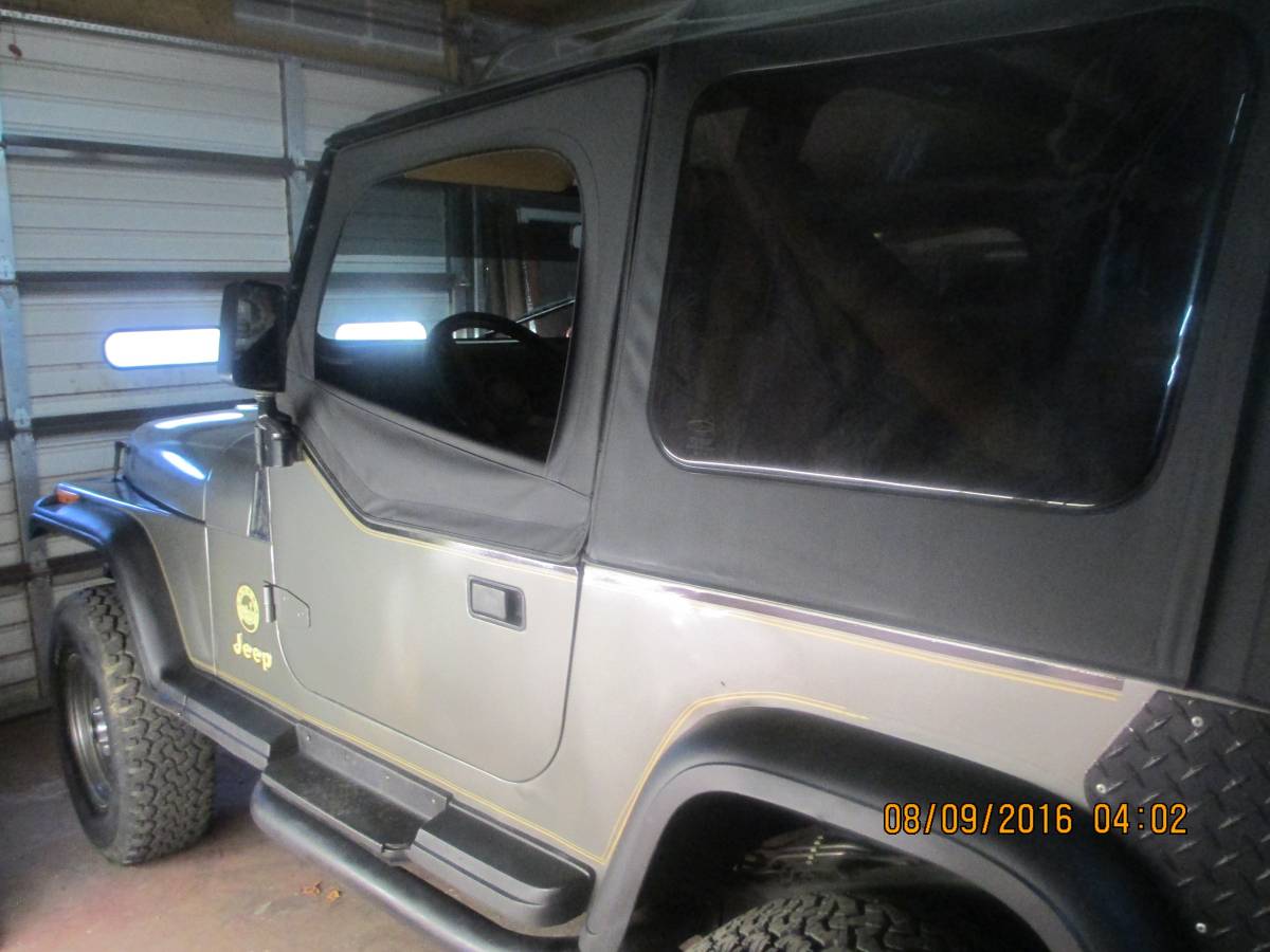 Jeep-1988-brown-212433-10