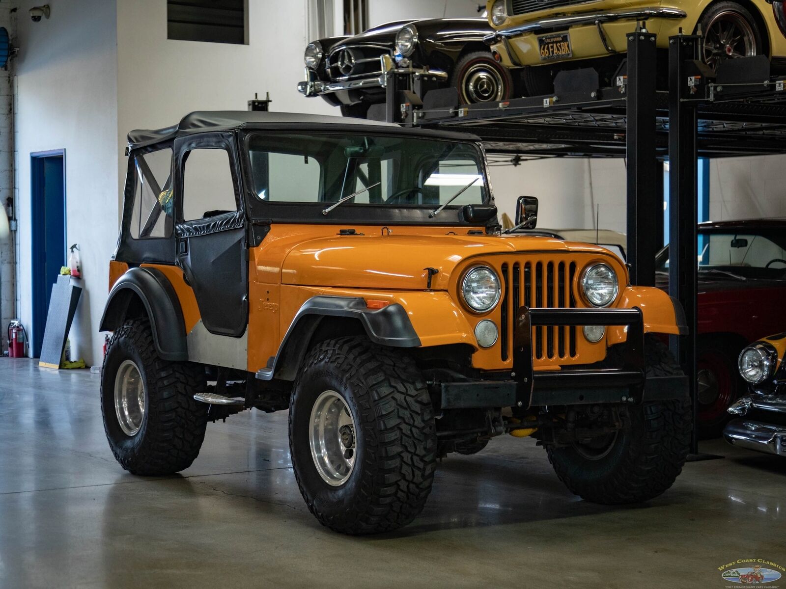 Jeep-CJ-1973-Orange-Black-9088-9