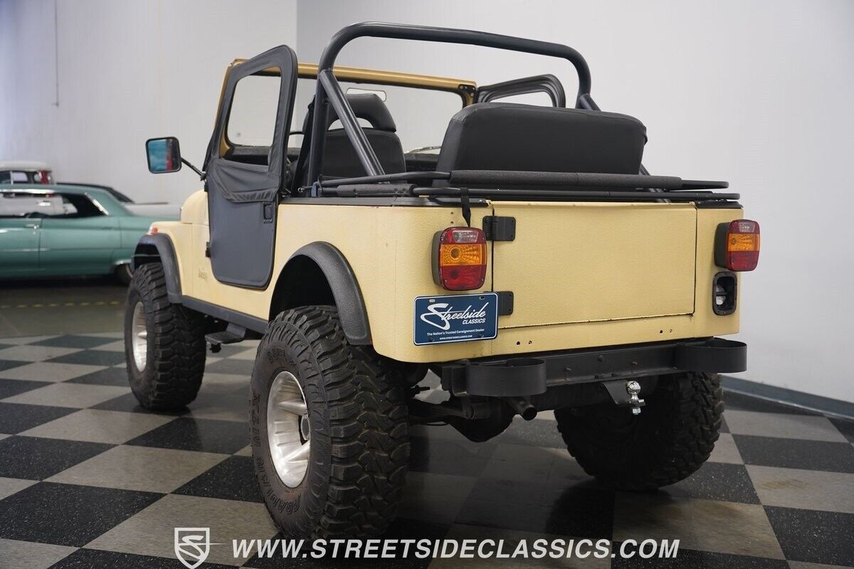 Jeep-CJ-1981-11