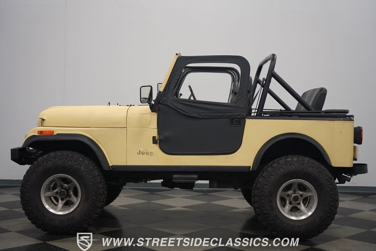 Jeep-CJ-1981-8