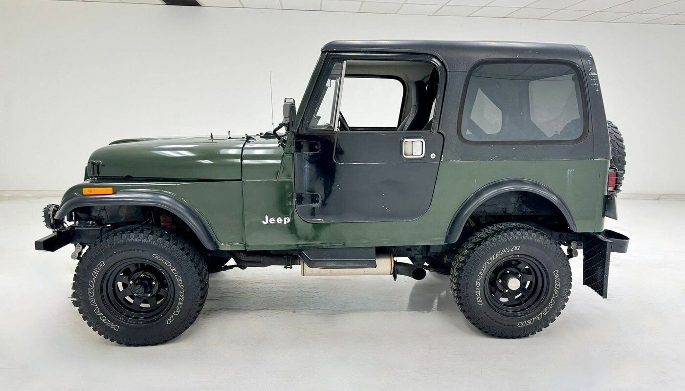 Jeep-CJ-1983-1