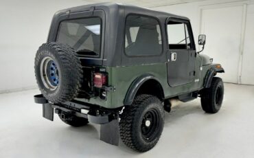 Jeep-CJ-1983-4