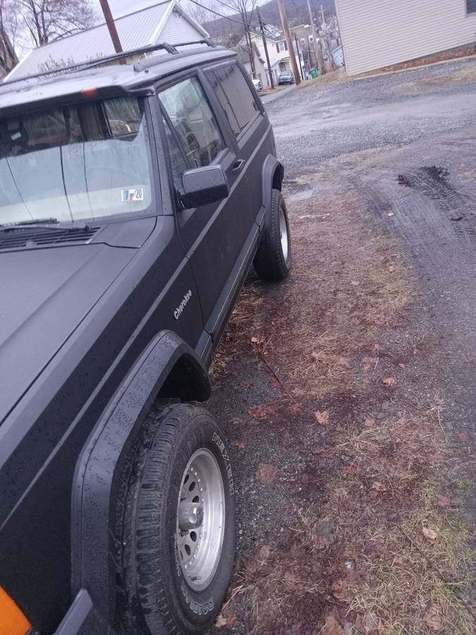 Jeep-Cherokee-1994-black-300947-4