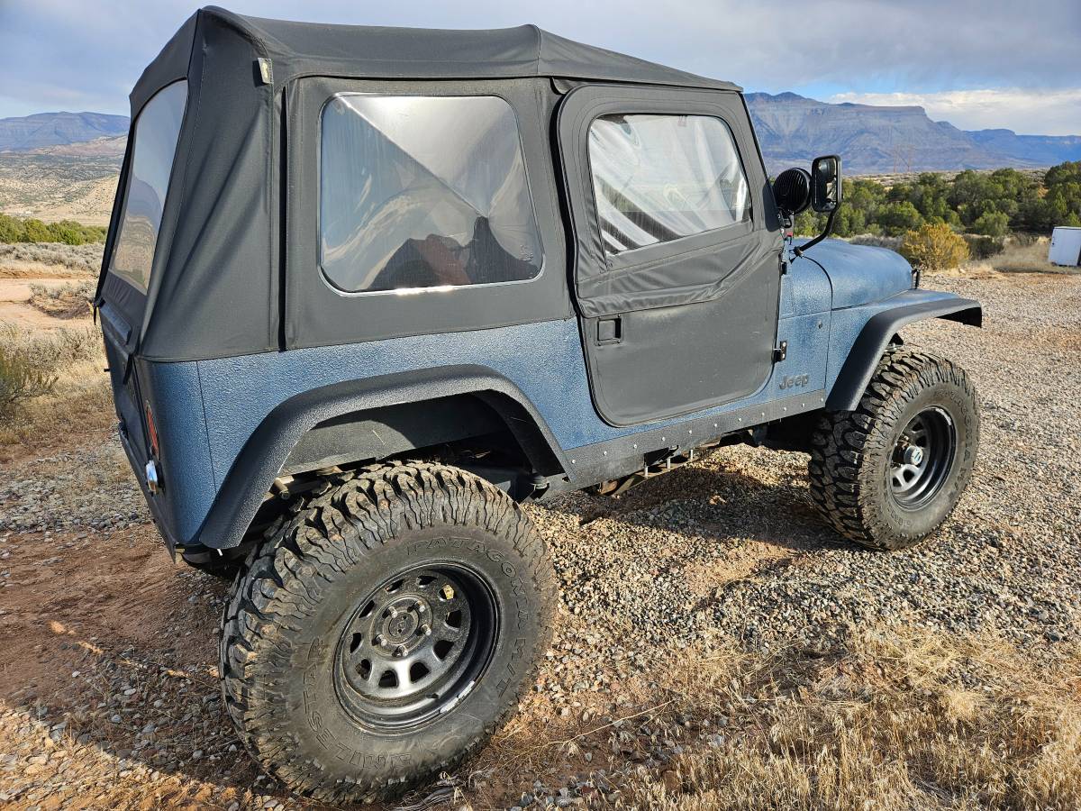 Jeep-Cj-7-open-body-std.-1983-19