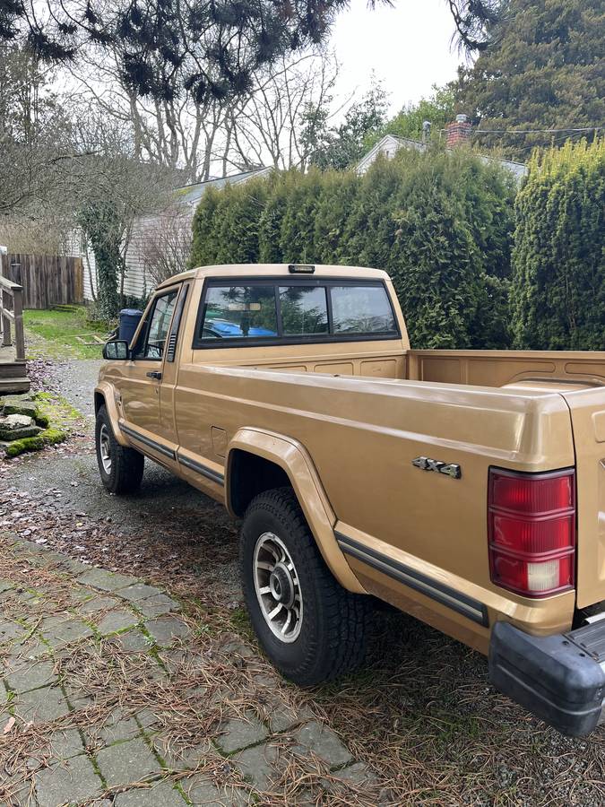 Jeep-Comanche-pioneer-package-1987