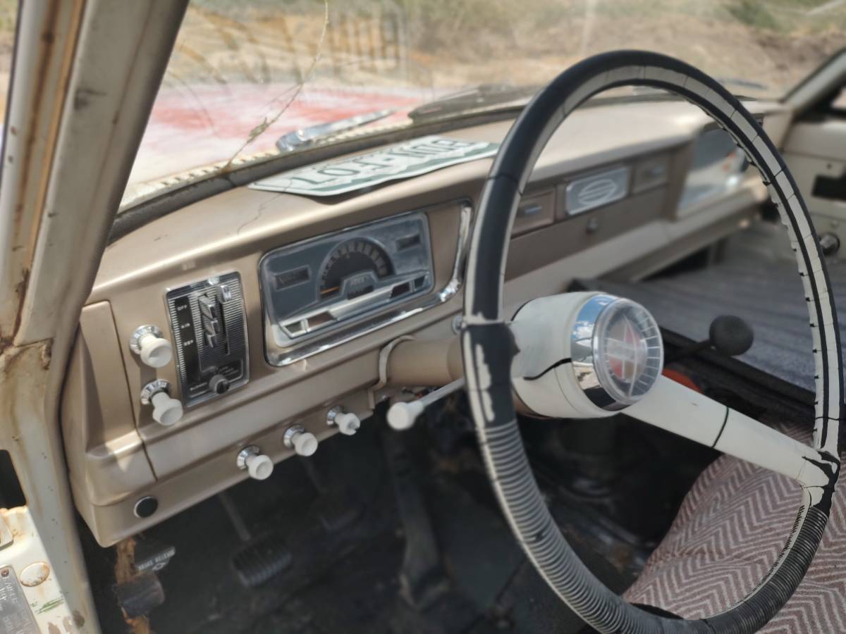 Jeep-J200-1966-white-48280-1