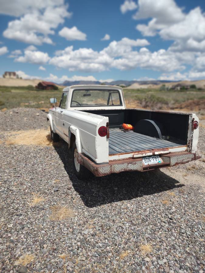 Jeep-J200-1966-white-48280-2