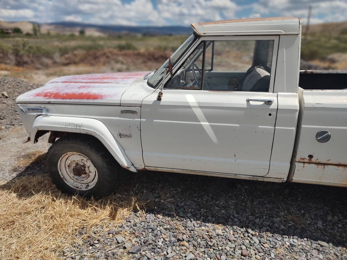 Jeep-J200-1966-white-48280-4