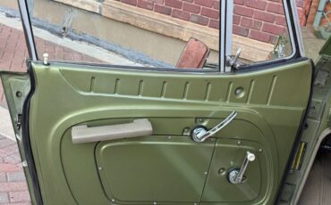 Jeep-Jeepster-commando-diesel-1971-green-35061-8