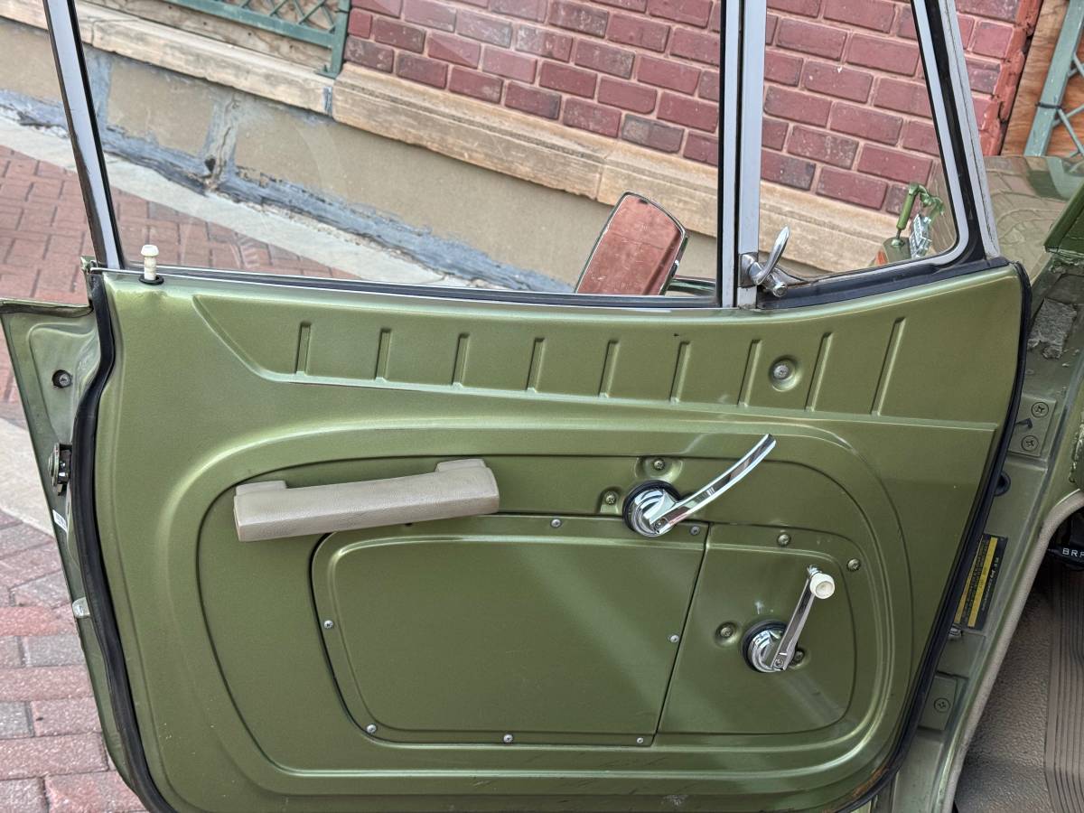 Jeep-Jeepster-commando-diesel-1971-green-35061-8