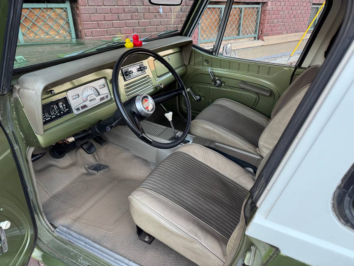 Jeep-Jeepster-commando-diesel-1971-green-35061-9