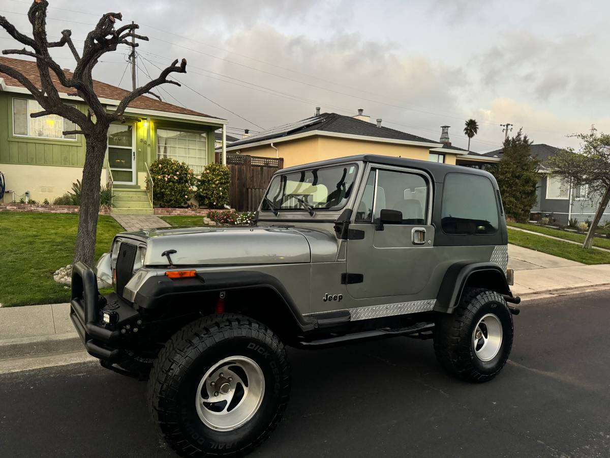 Jeep-Wrangler-1987-silver-186683-1