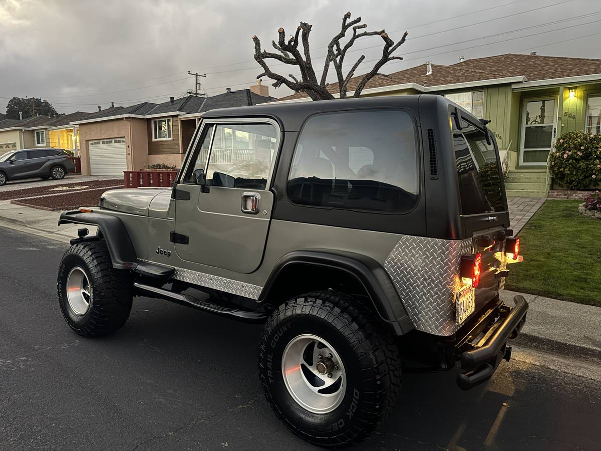 Jeep-Wrangler-1987-silver-186683-2