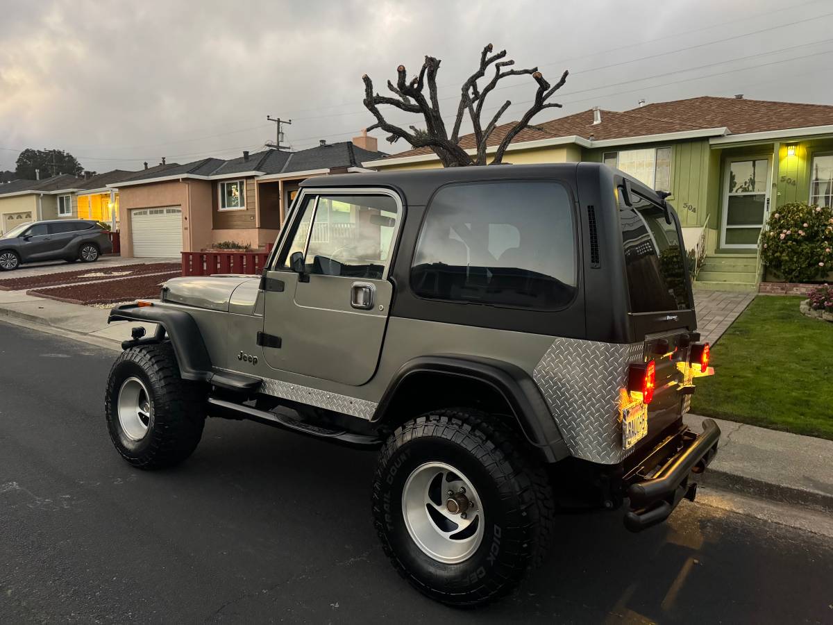 Jeep-Wrangler-1987-silver-186683-5