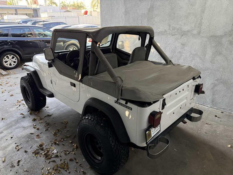 Jeep-Wrangler-1988-White-Gray-428137-10