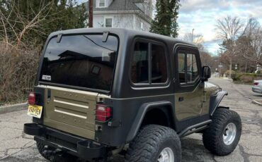 Jeep-Wrangler-1988-green-64374-3