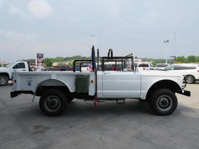 Kaiser-Jeep-M715-Pickup-1967-White-Black-27692-6