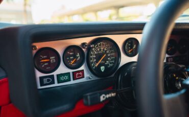 Lamborghini-Countach-Coupe-1984-White-Red-28913-27