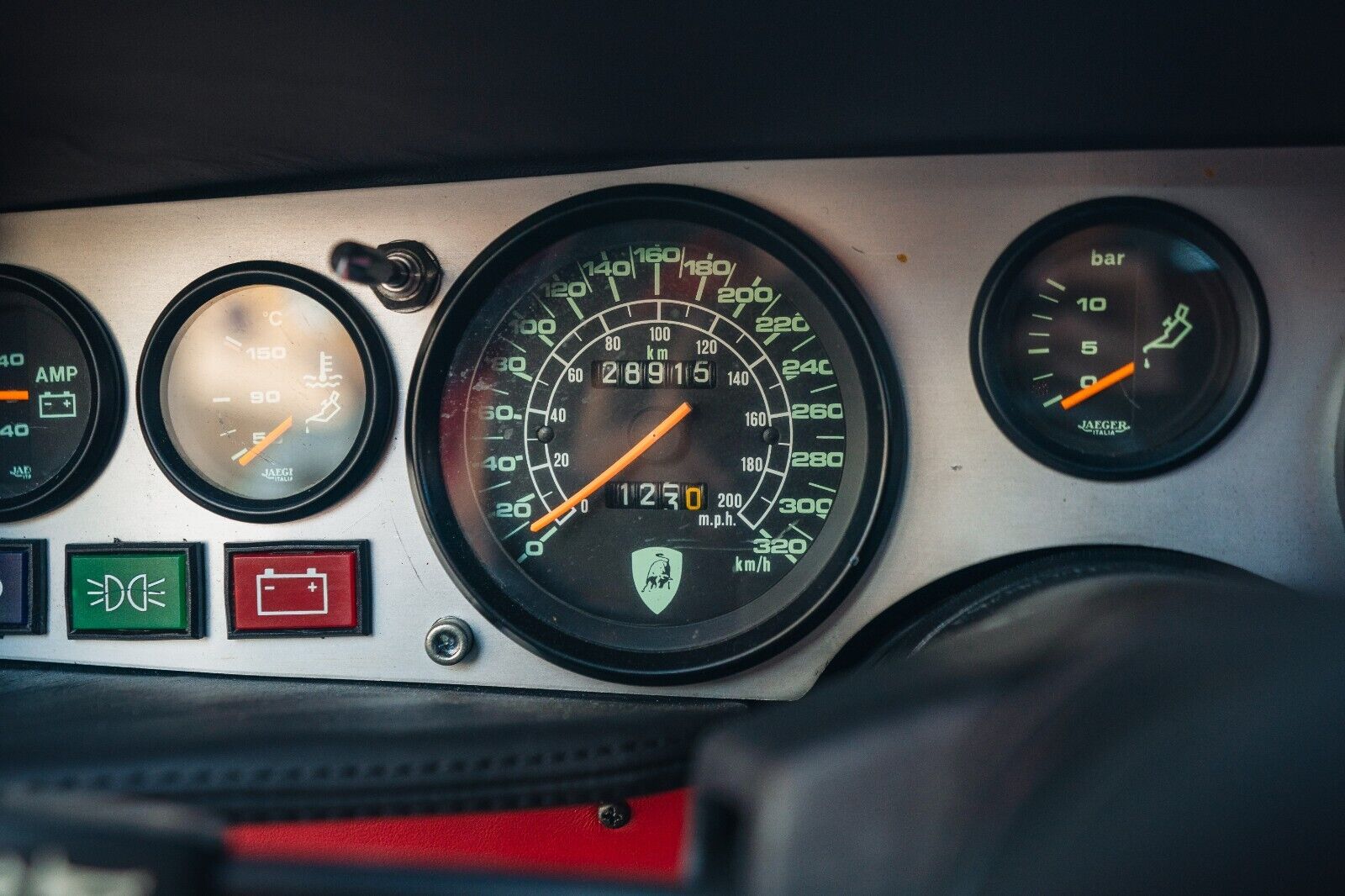 Lamborghini-Countach-Coupe-1984-White-Red-28913-29