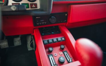 Lamborghini-Countach-Coupe-1984-White-Red-28913-31