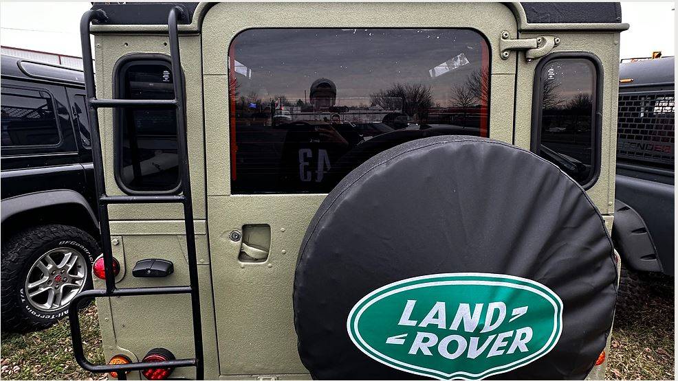 Land-rover-Defender-110-1990-4