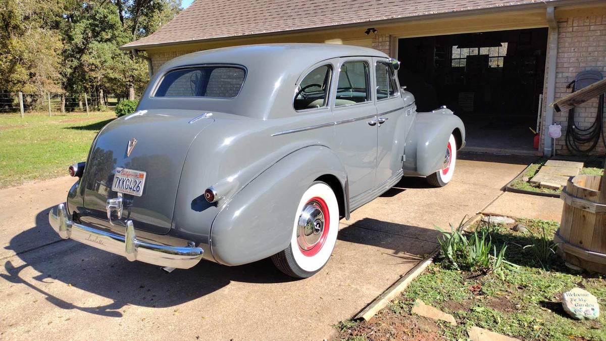 Lasalle-Model-50-sedan-1940-grey-148679-3