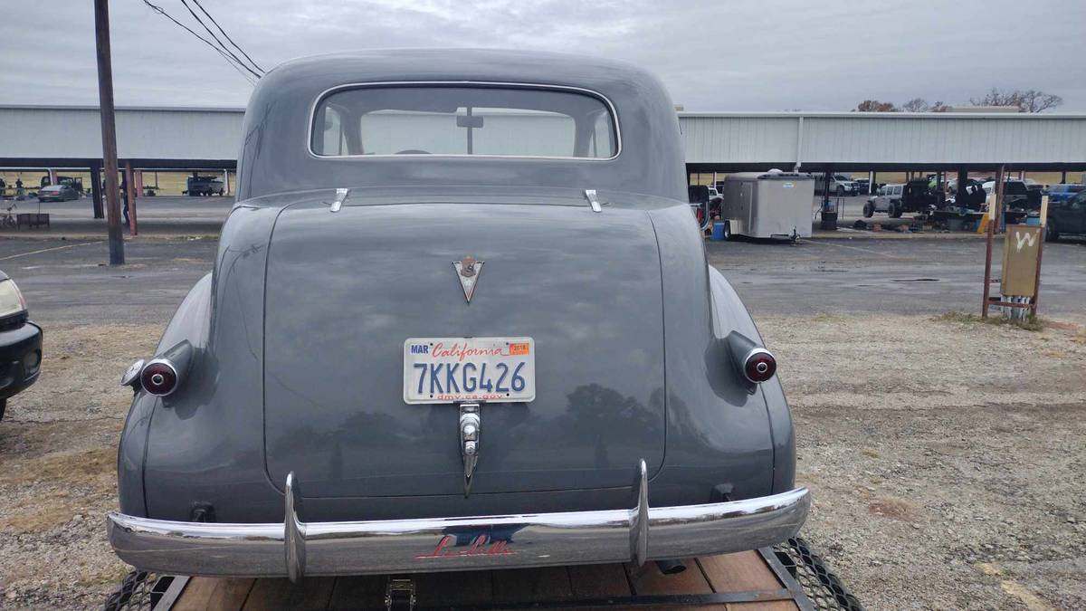 Lasalle-Model-50-sedan-1940-grey-148679-5