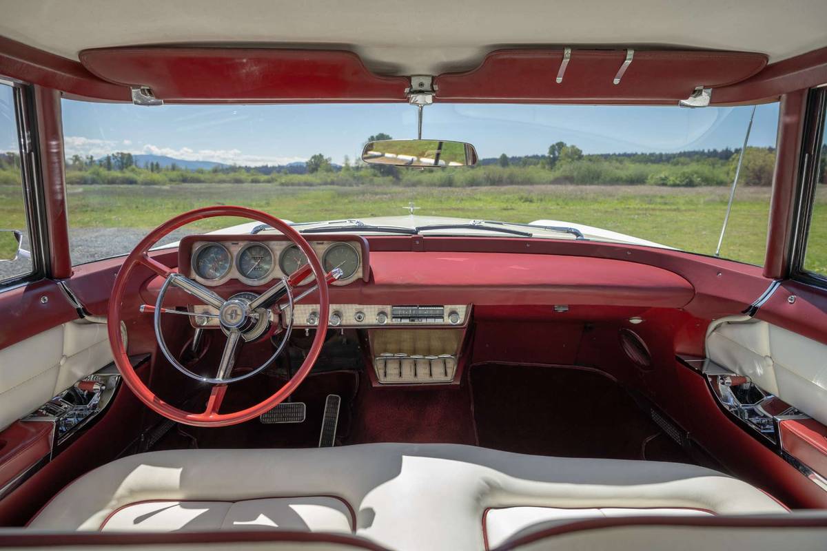 Lincoln-Continental-1957-10