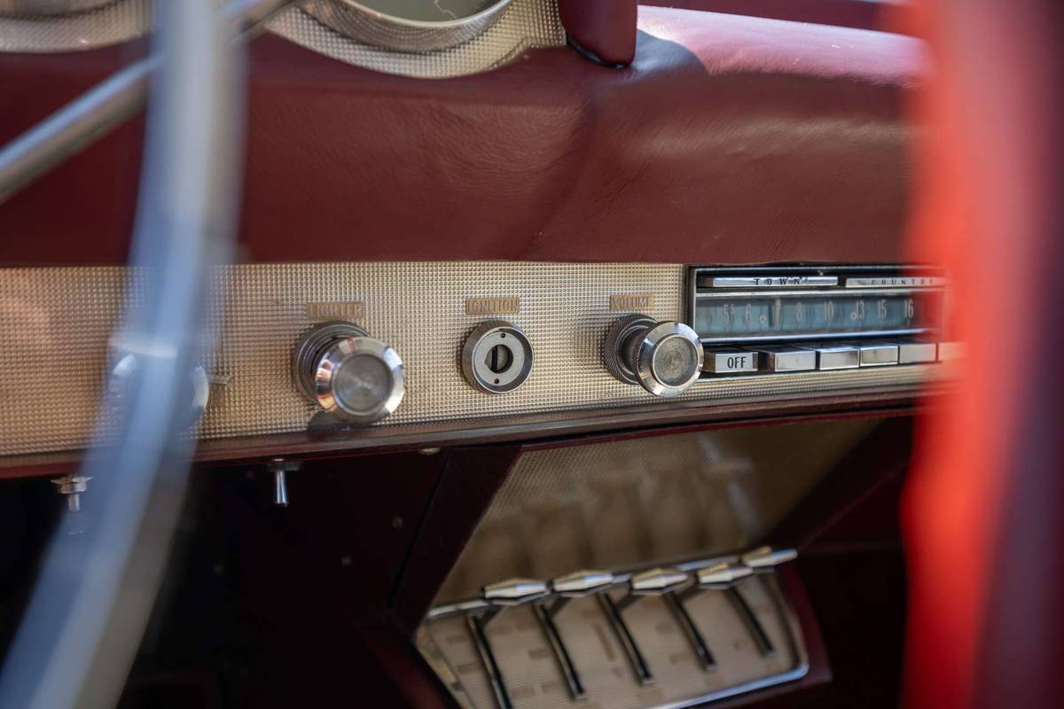 Lincoln-Continental-1957-12